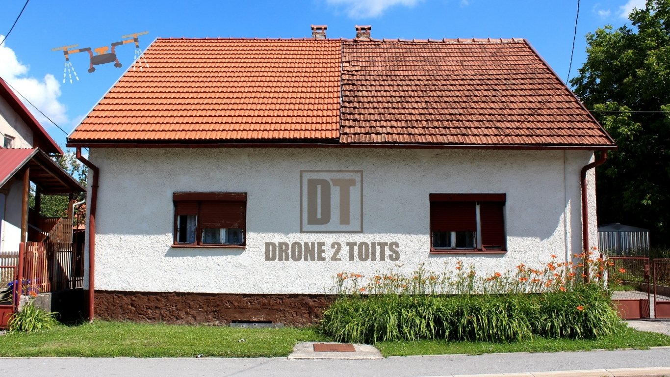 Avant et après nettoyage de toiture par drone : élimination de la mousse